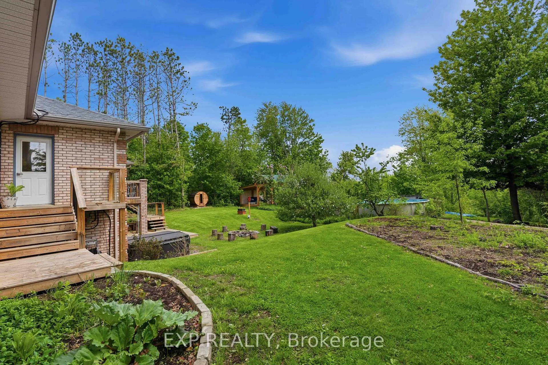 Photo 7 of 1264 Barnwell Crescent, Ottawa, Navan — HOMEH