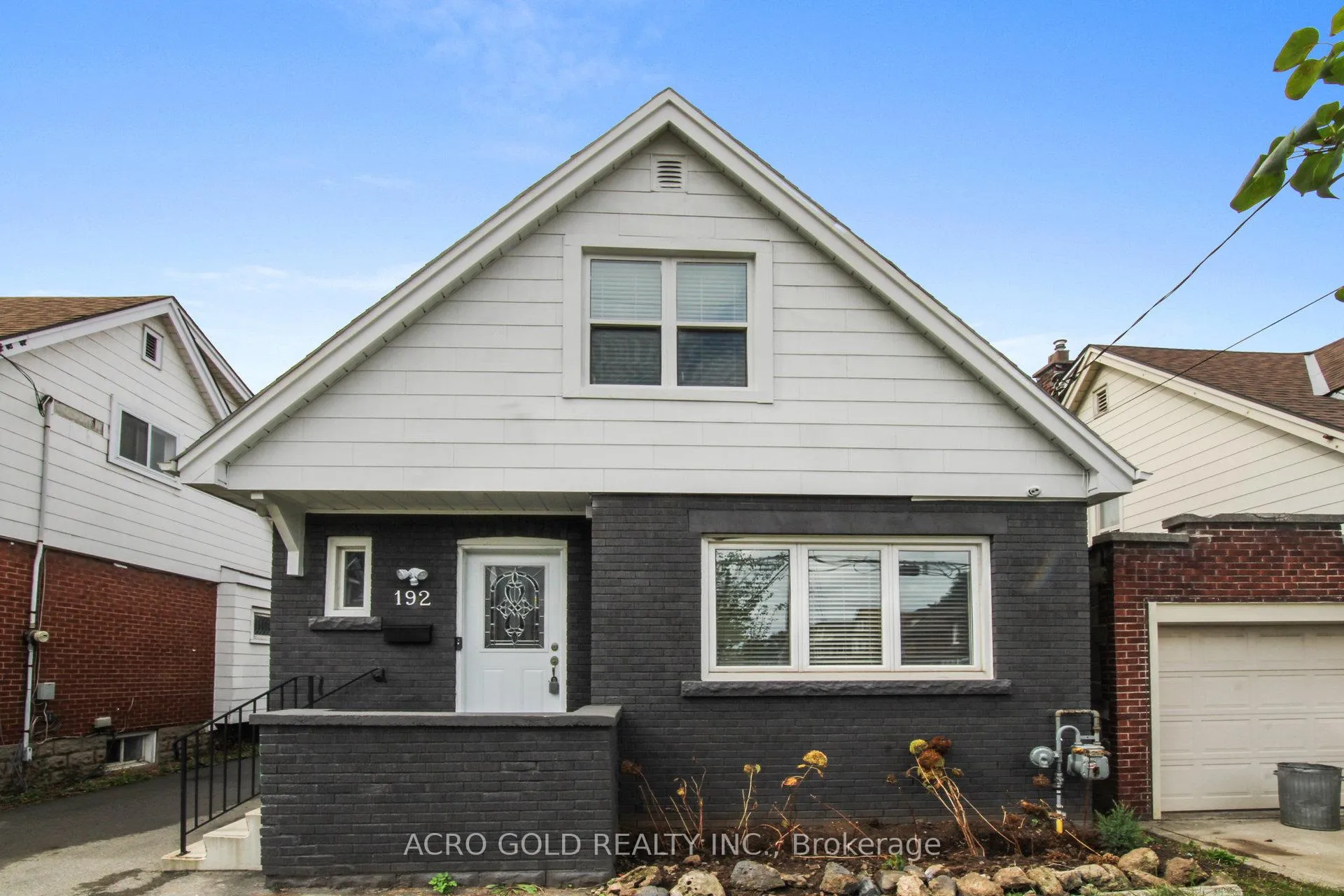 Front of 192 Wentworth Street S