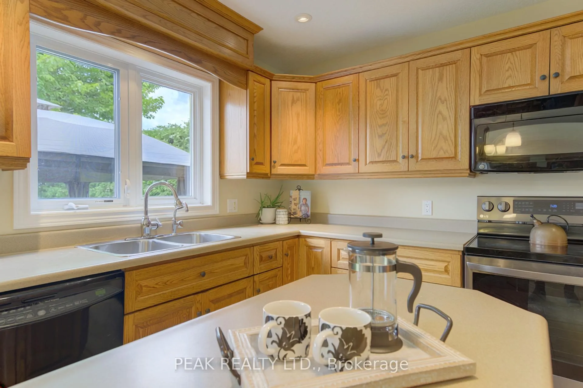 Photo 12 of 258 Laschinger Boulevard, Wilmot — HOMEH