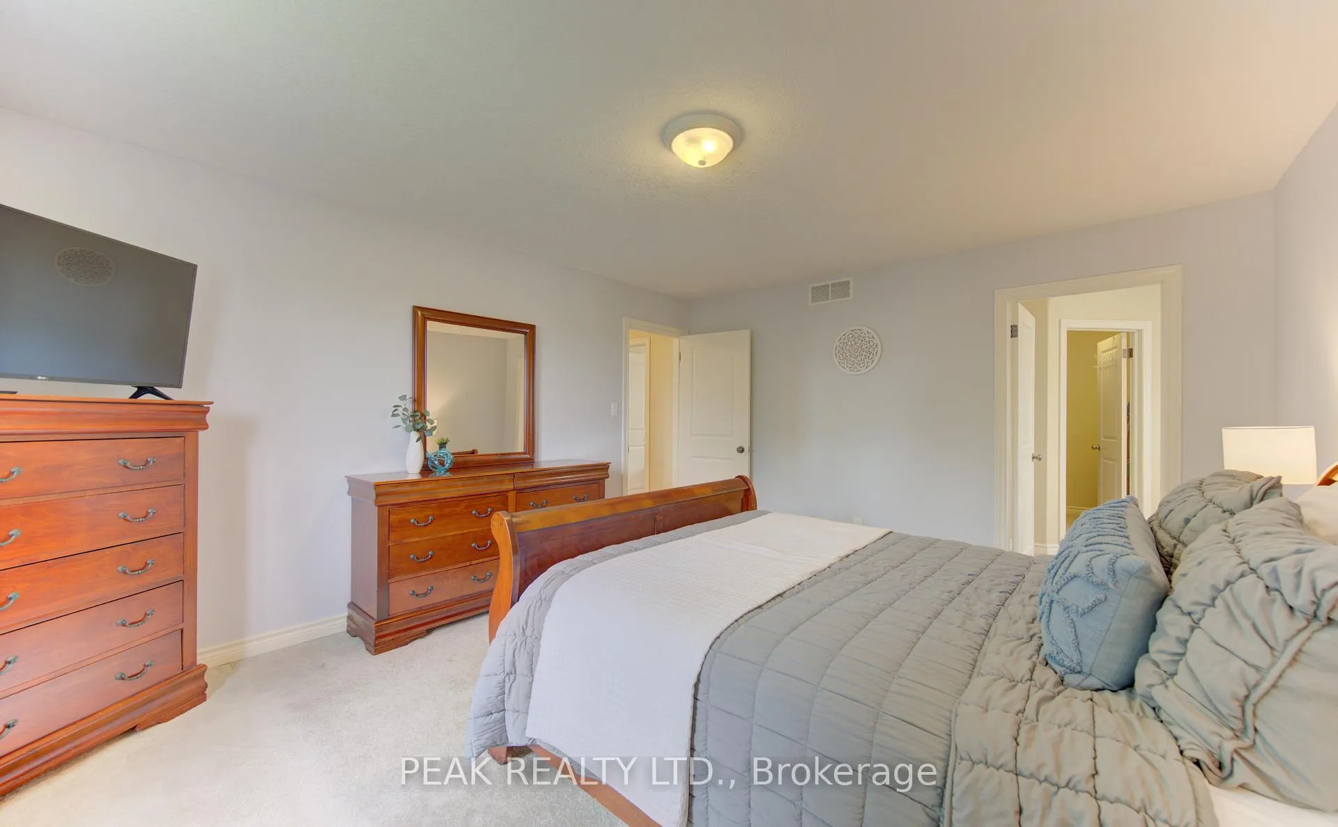 Photo 25 of 258 Laschinger Boulevard, Wilmot — HOMEH