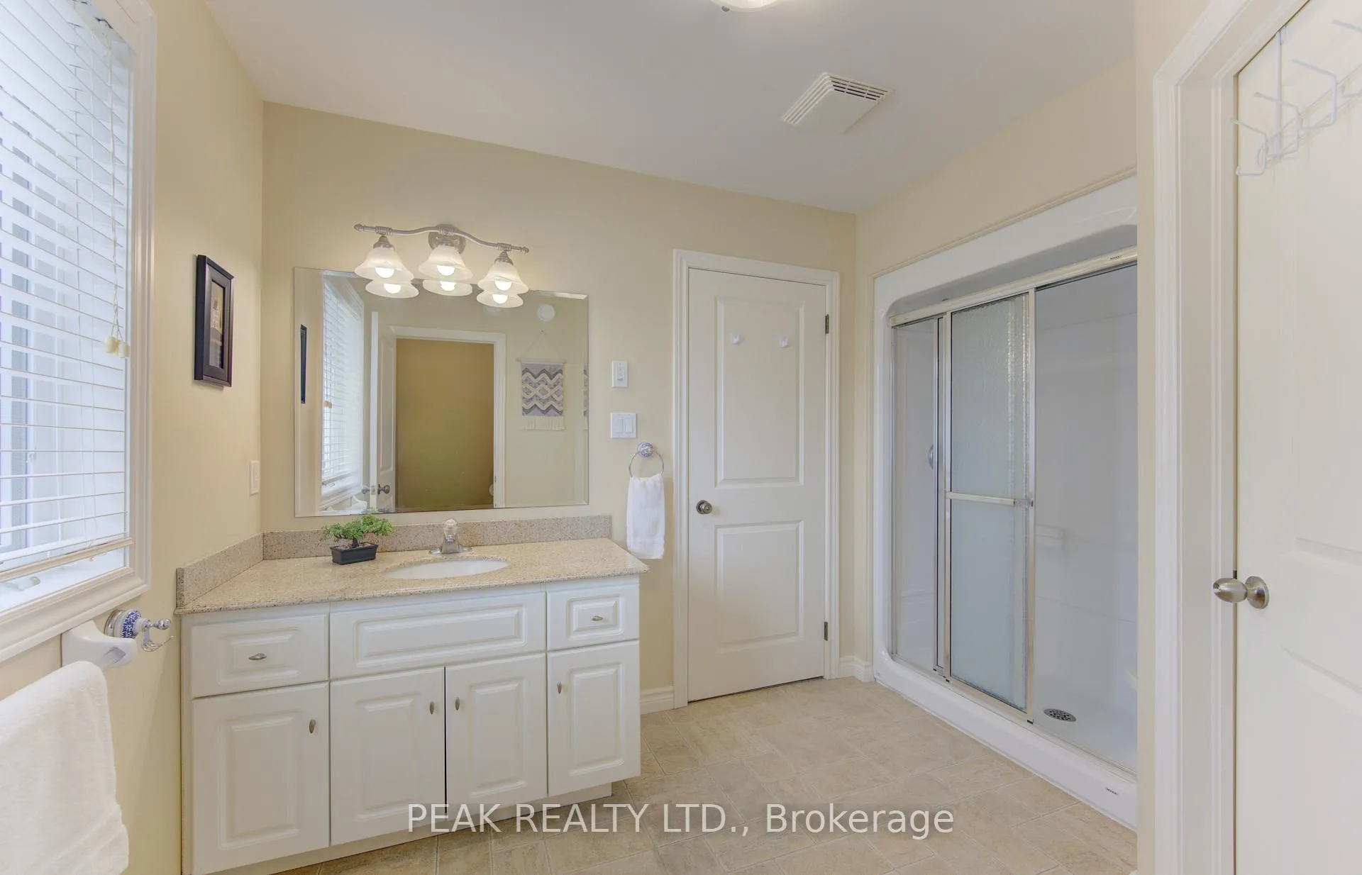 Photo 26 of 258 Laschinger Boulevard, Wilmot — HOMEH