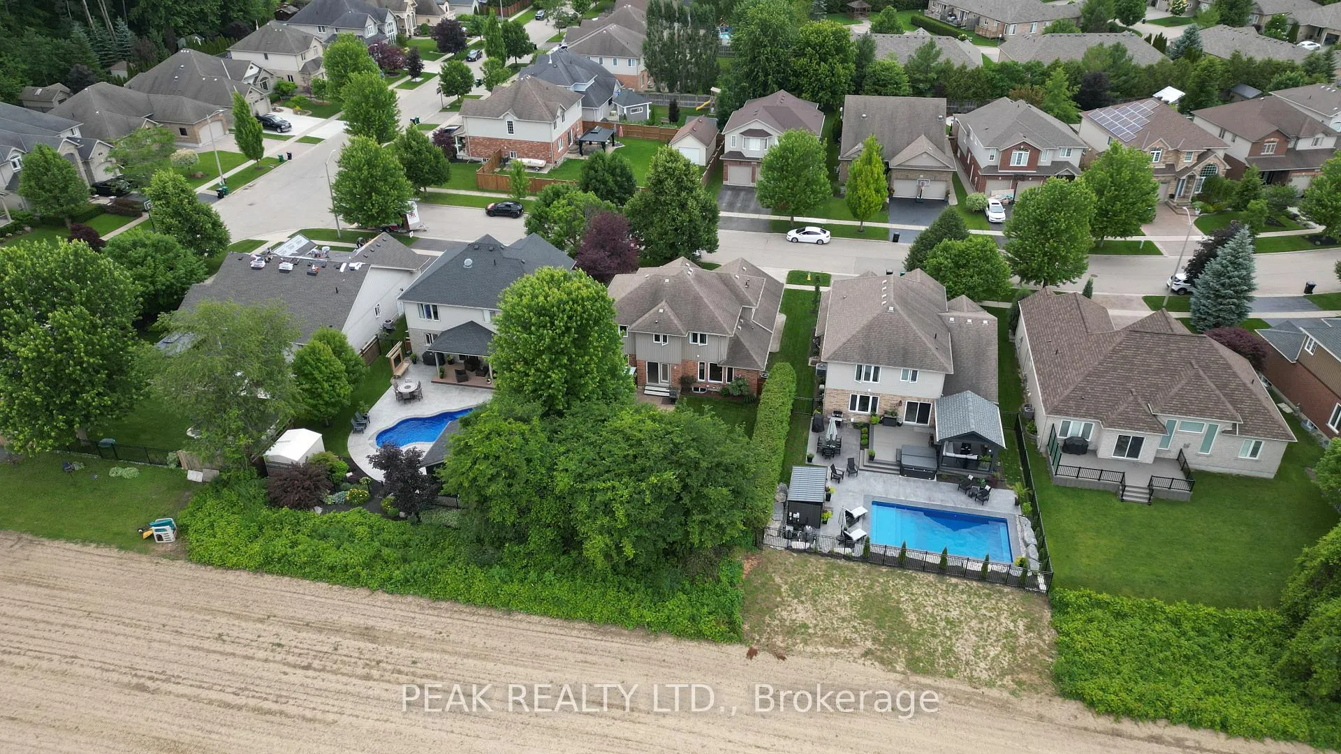 Photo 36 of 258 Laschinger Boulevard, Wilmot — HOMEH
