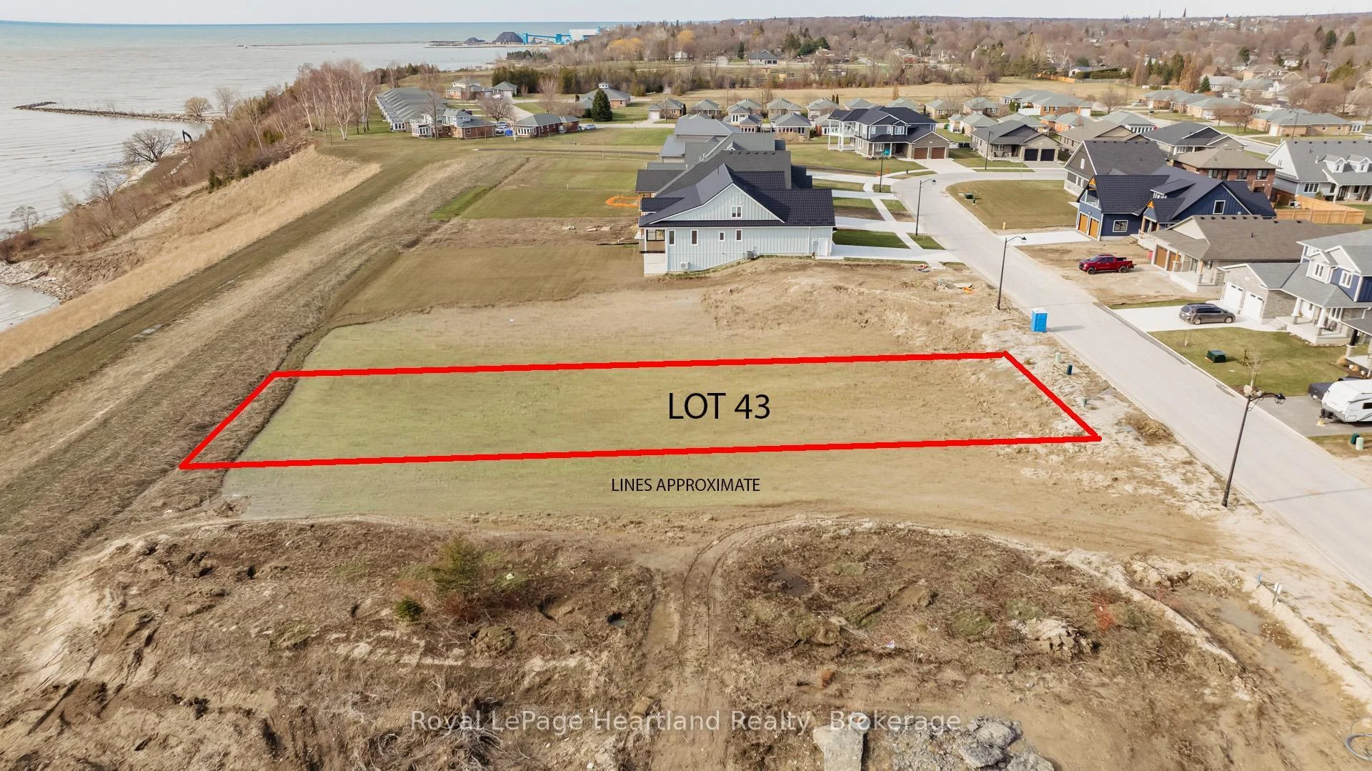 Photo 3 of 472 Coast Drive, Goderich, Goderich (Town) — HOMEH