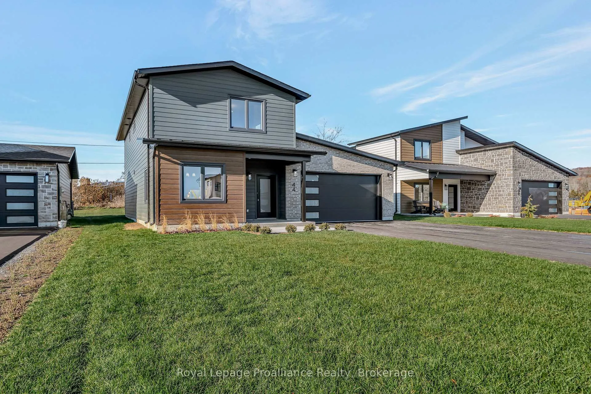 Photo 2 of 44 Fraser Drive, Quinte West, Sidney Ward — HOMEH