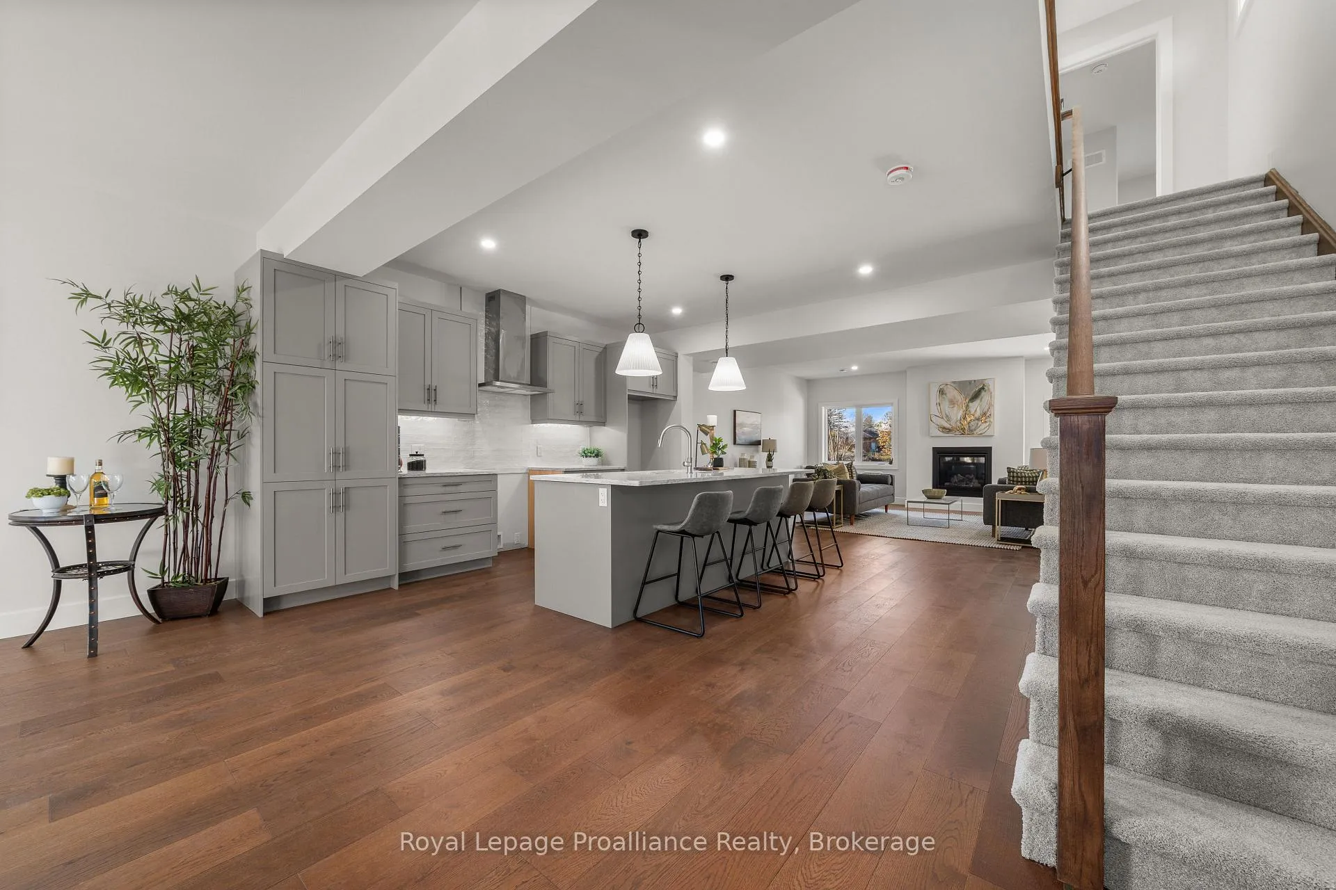 Photo 5 of 44 Fraser Drive, Quinte West, Sidney Ward — HOMEH