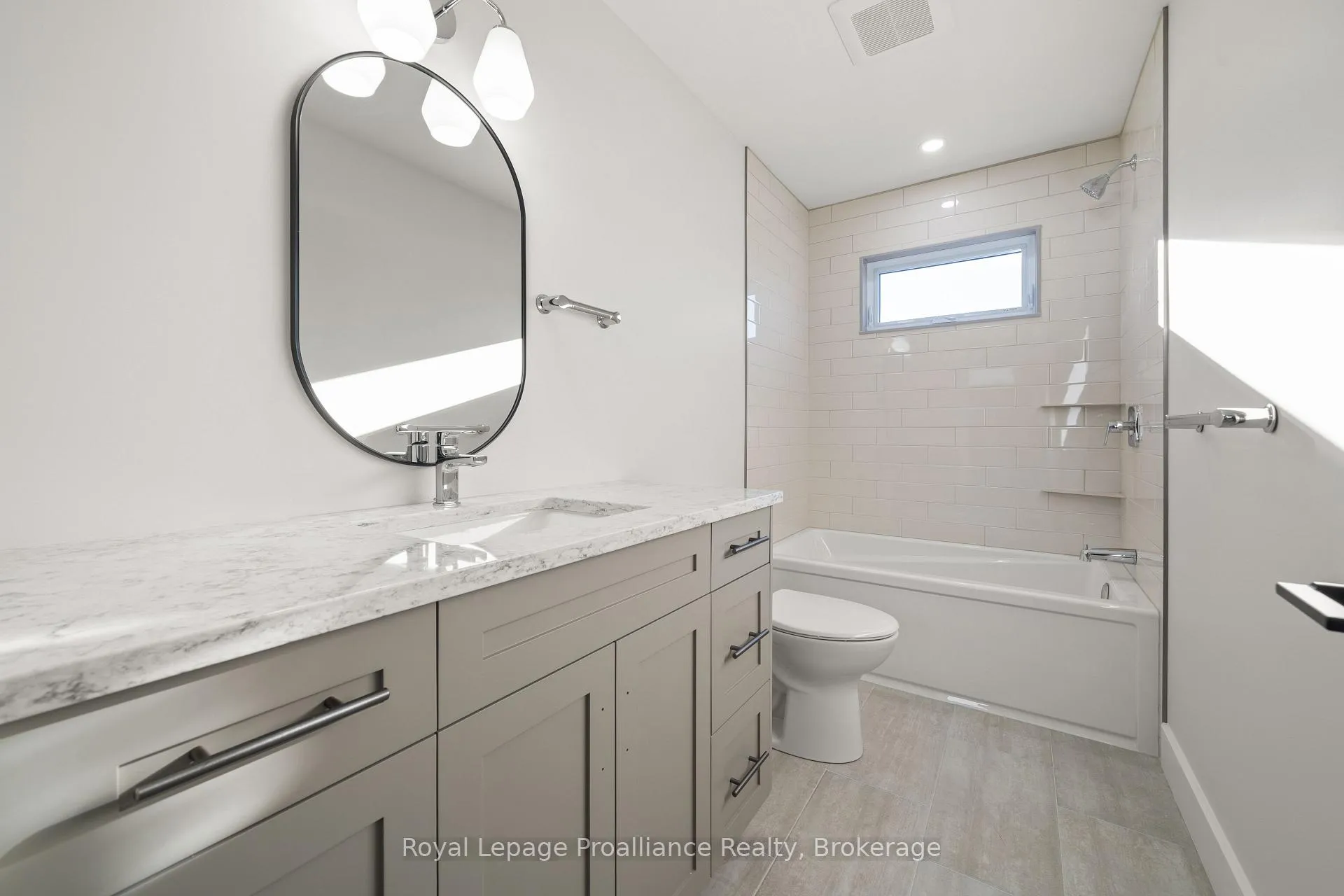 Photo 25 of 44 Fraser Drive, Quinte West, Sidney Ward — HOMEH