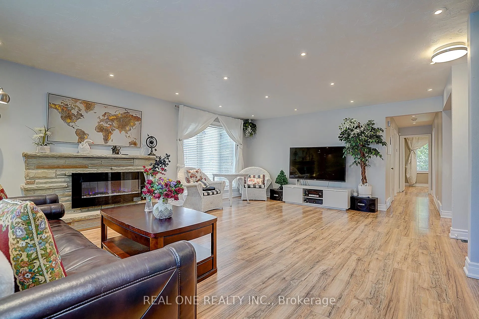 Photo 6 of 37 Lauralynn Crescent, Scarborough, Agincourt South-Malvern West — HOMEH