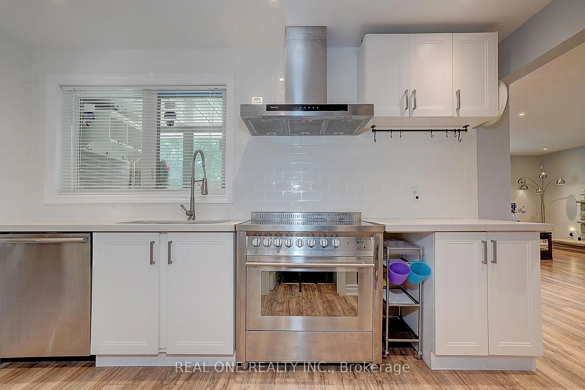 Photo 8 of 37 Lauralynn Crescent, Scarborough, Agincourt South-Malvern West — HOMEH