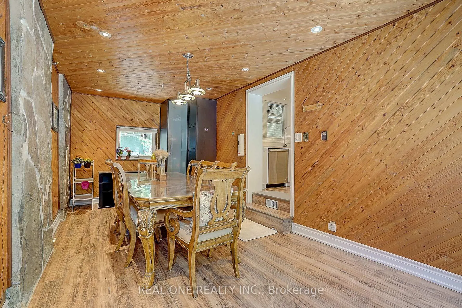 Photo 9 of 37 Lauralynn Crescent, Scarborough, Agincourt South-Malvern West — HOMEH