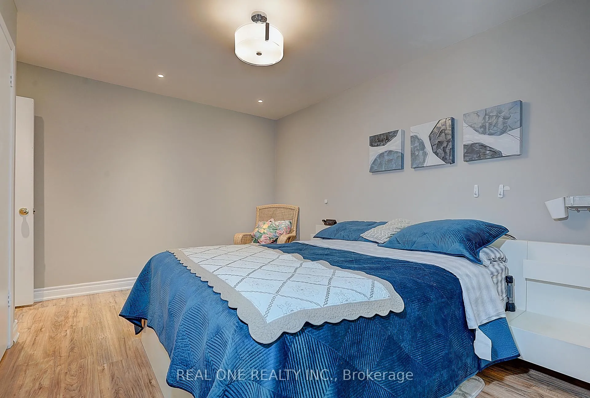Photo 12 of 37 Lauralynn Crescent, Scarborough, Agincourt South-Malvern West — HOMEH