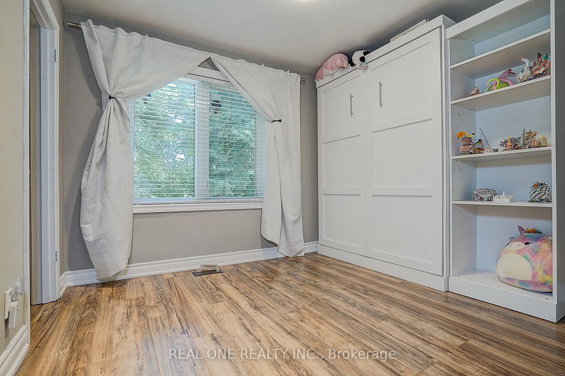 Photo 13 of 37 Lauralynn Crescent, Scarborough, Agincourt South-Malvern West — HOMEH
