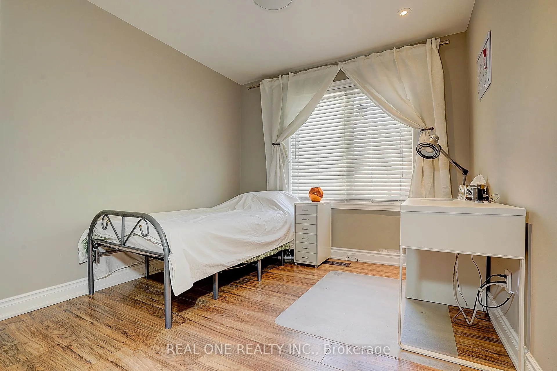 Photo 15 of 37 Lauralynn Crescent, Scarborough, Agincourt South-Malvern West — HOMEH
