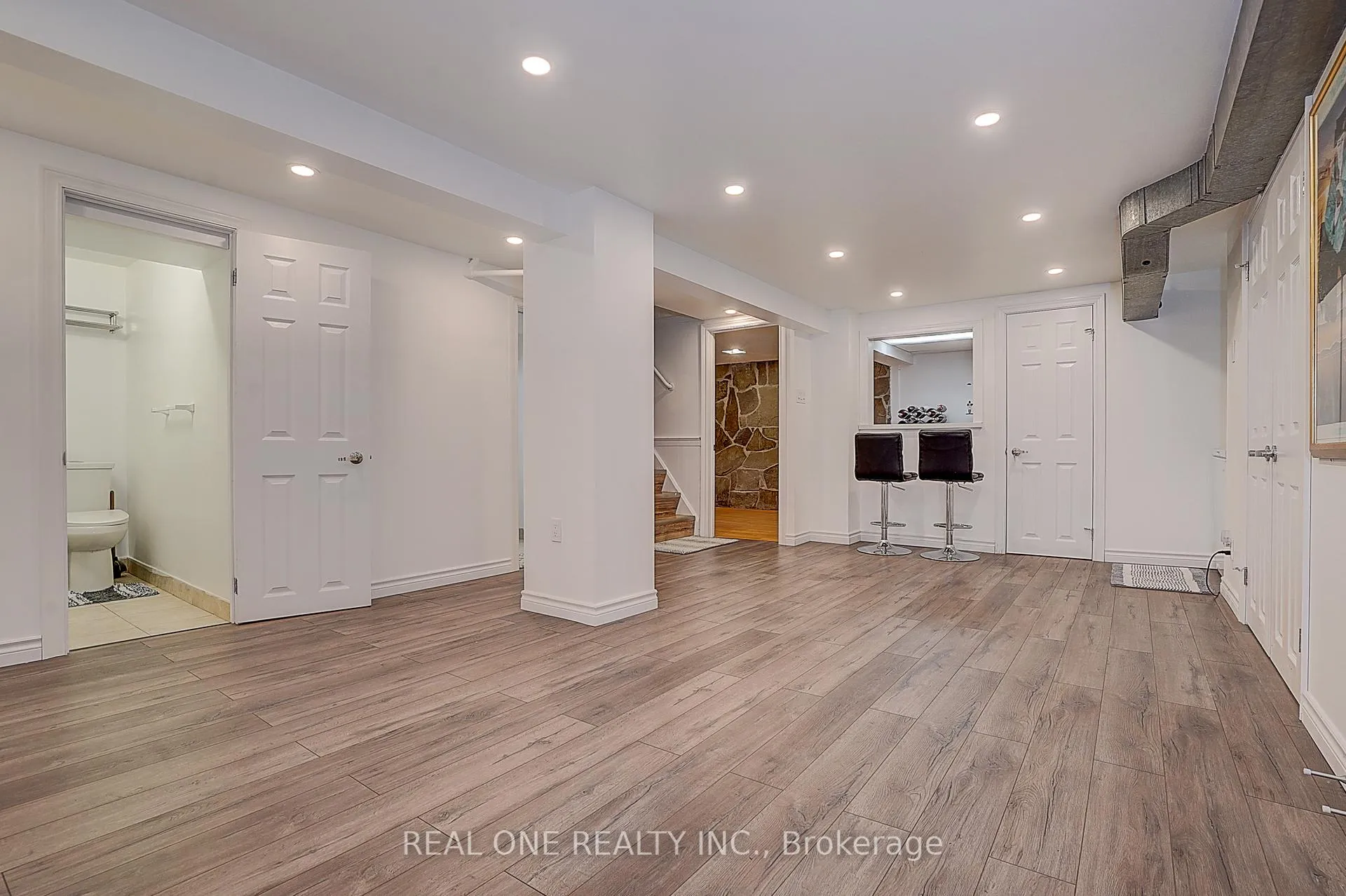 Photo 18 of 37 Lauralynn Crescent, Scarborough, Agincourt South-Malvern West — HOMEH