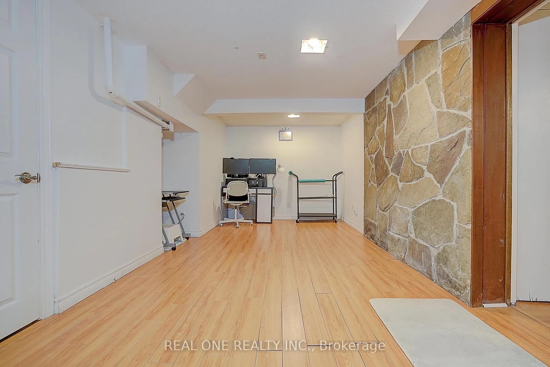 Photo 19 of 37 Lauralynn Crescent, Scarborough, Agincourt South-Malvern West — HOMEH