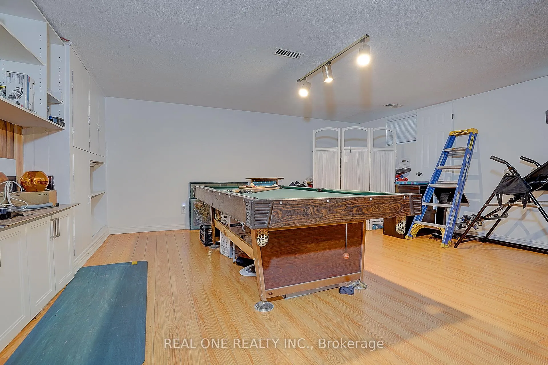 Photo 21 of 37 Lauralynn Crescent, Scarborough, Agincourt South-Malvern West — HOMEH
