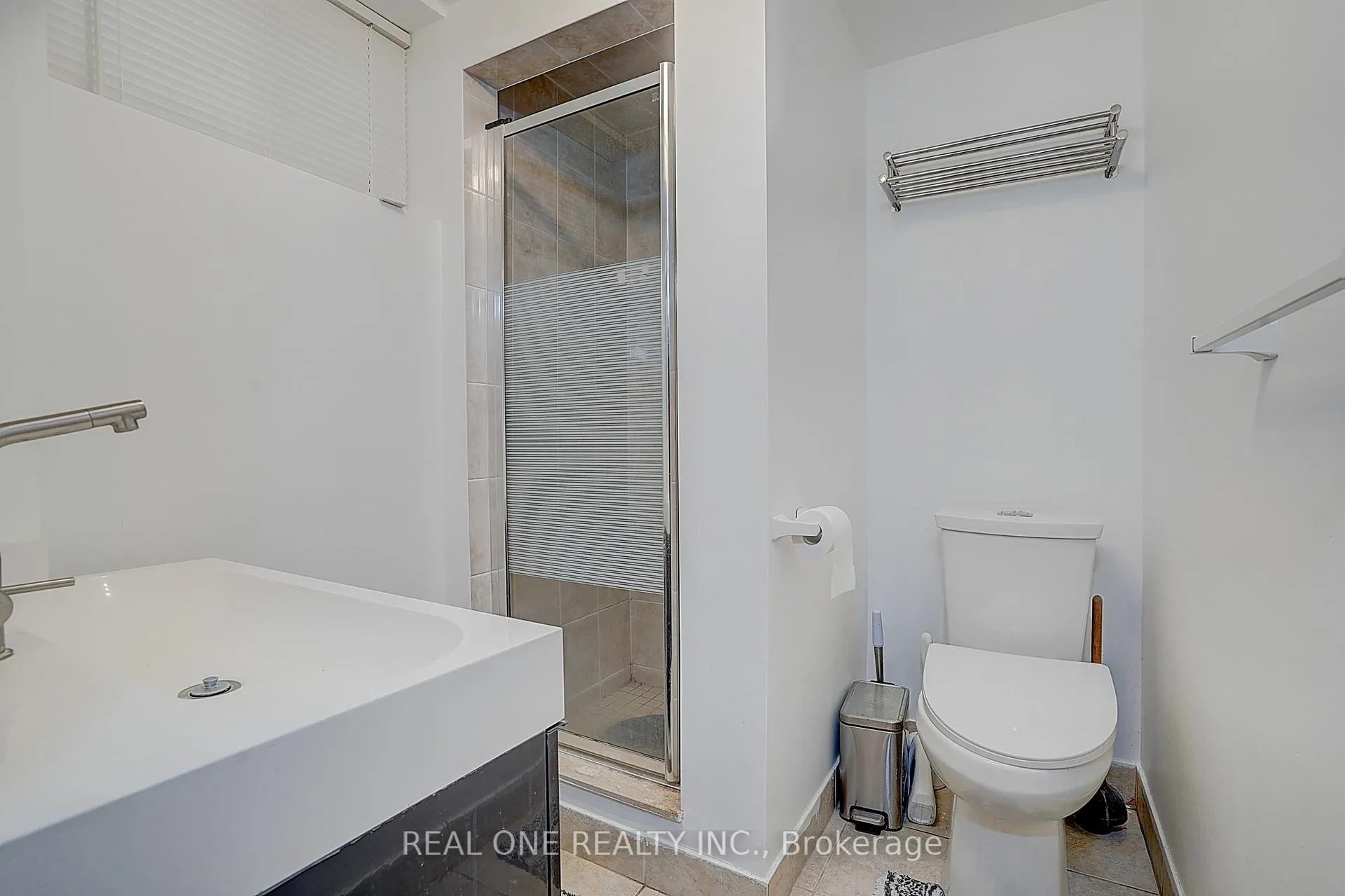 Photo 22 of 37 Lauralynn Crescent, Scarborough, Agincourt South-Malvern West — HOMEH