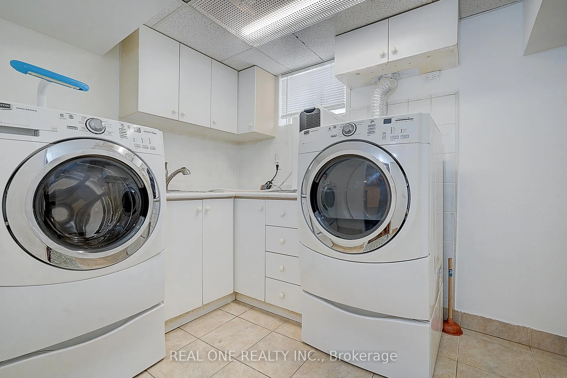 Photo 23 of 37 Lauralynn Crescent, Scarborough, Agincourt South-Malvern West — HOMEH