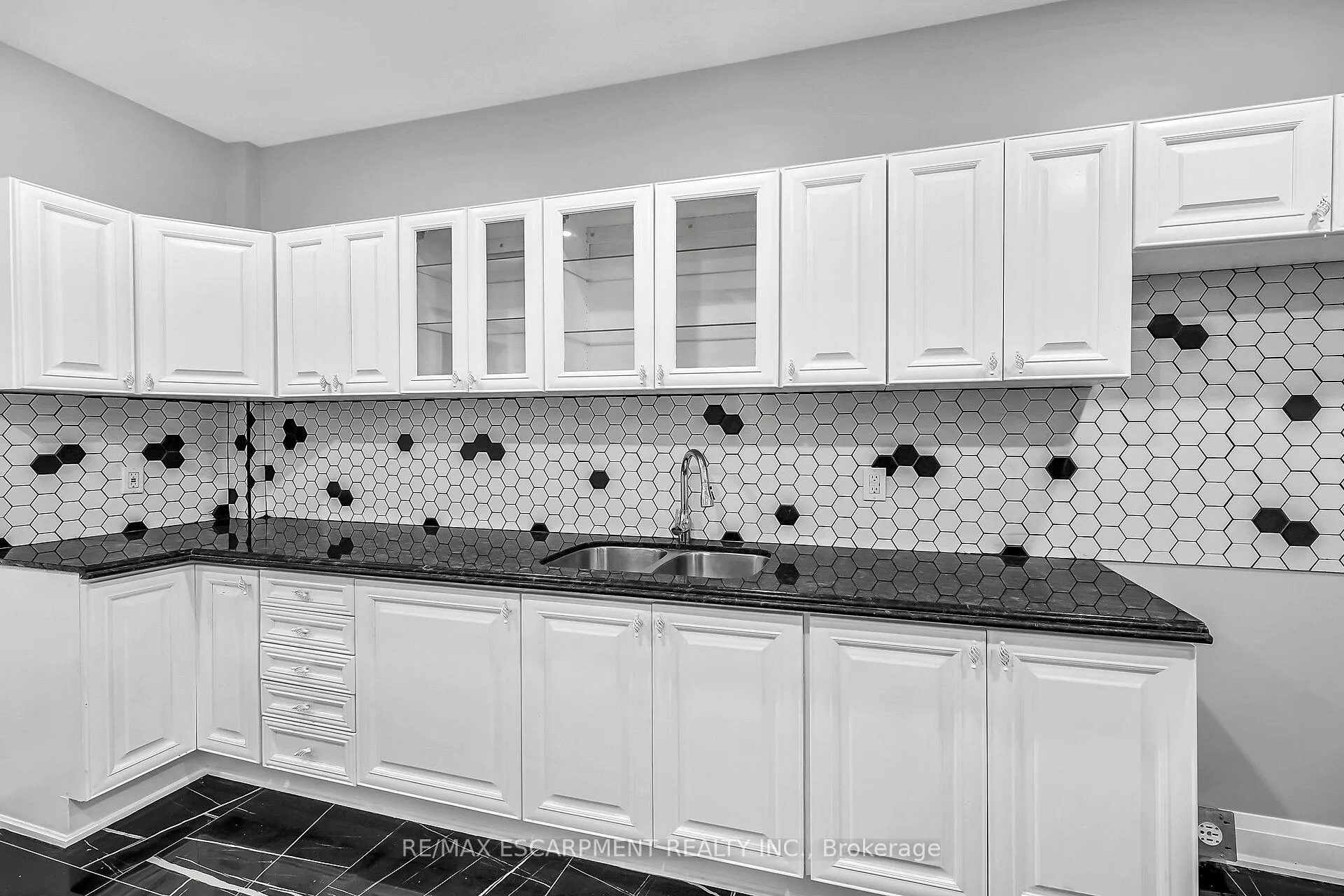 Photo 15 of 172 Sherman Avenue S, Hamilton, St. Clair — HOMEH