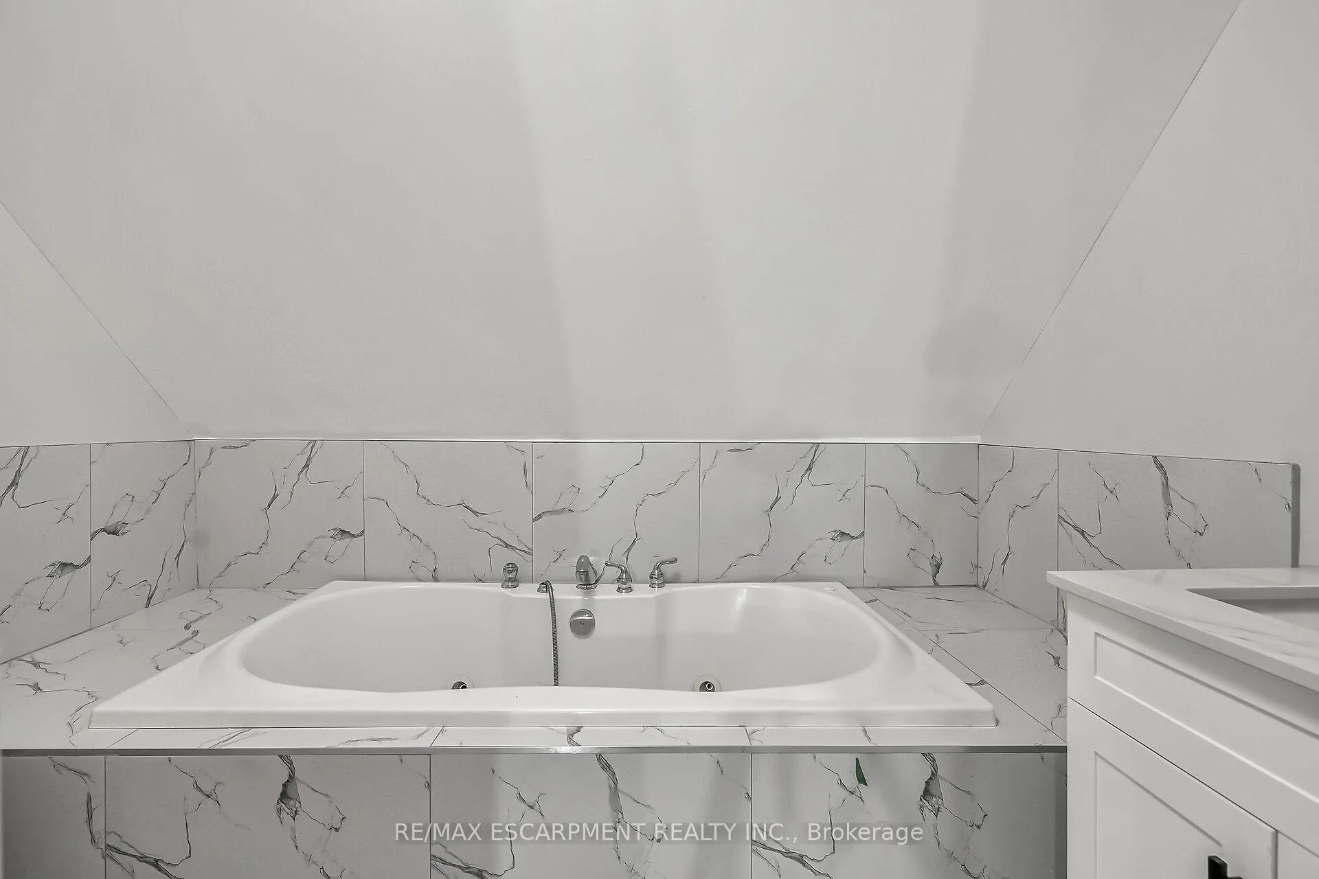 Photo 31 of 172 Sherman Avenue S, Hamilton, St. Clair — HOMEH