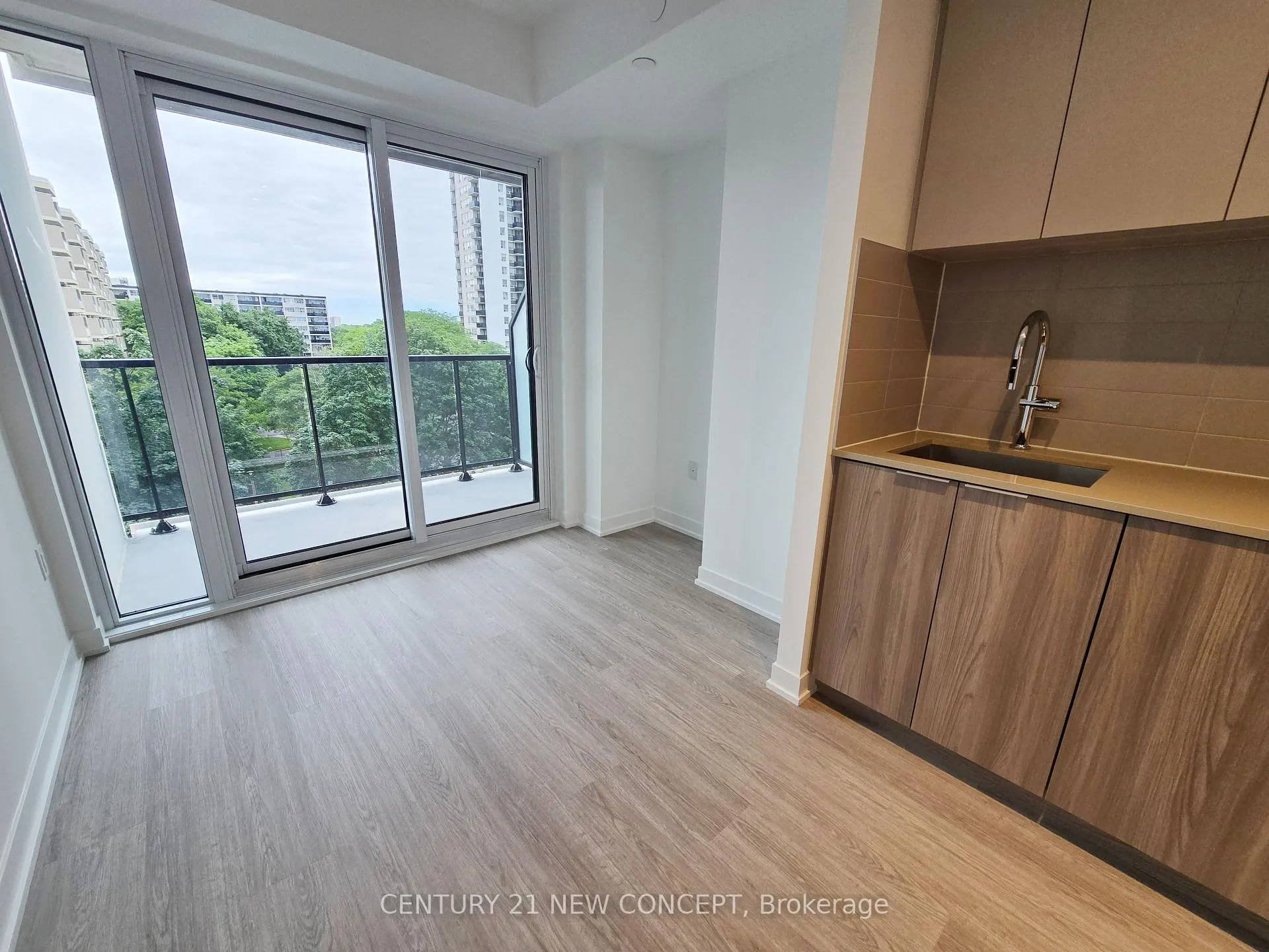 Photo 3 of Unit 510, 151 David Salomon Drive, Toronto, Flemingdon Park — HOMEH
