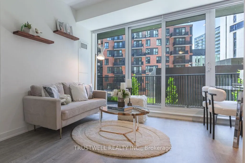 Photo 3 of Unit 407, 38 Simcoe Promenade, Markham, Unionville — HOMEH