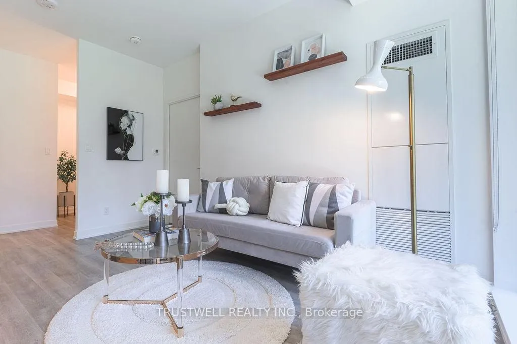 Photo 4 of Unit 407, 38 Simcoe Promenade, Markham, Unionville — HOMEH