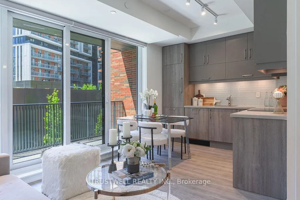 Photo 5 of Unit 407, 38 Simcoe Promenade, Markham, Unionville — HOMEH