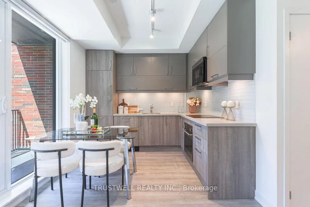 Photo 7 of Unit 407, 38 Simcoe Promenade, Markham, Unionville — HOMEH