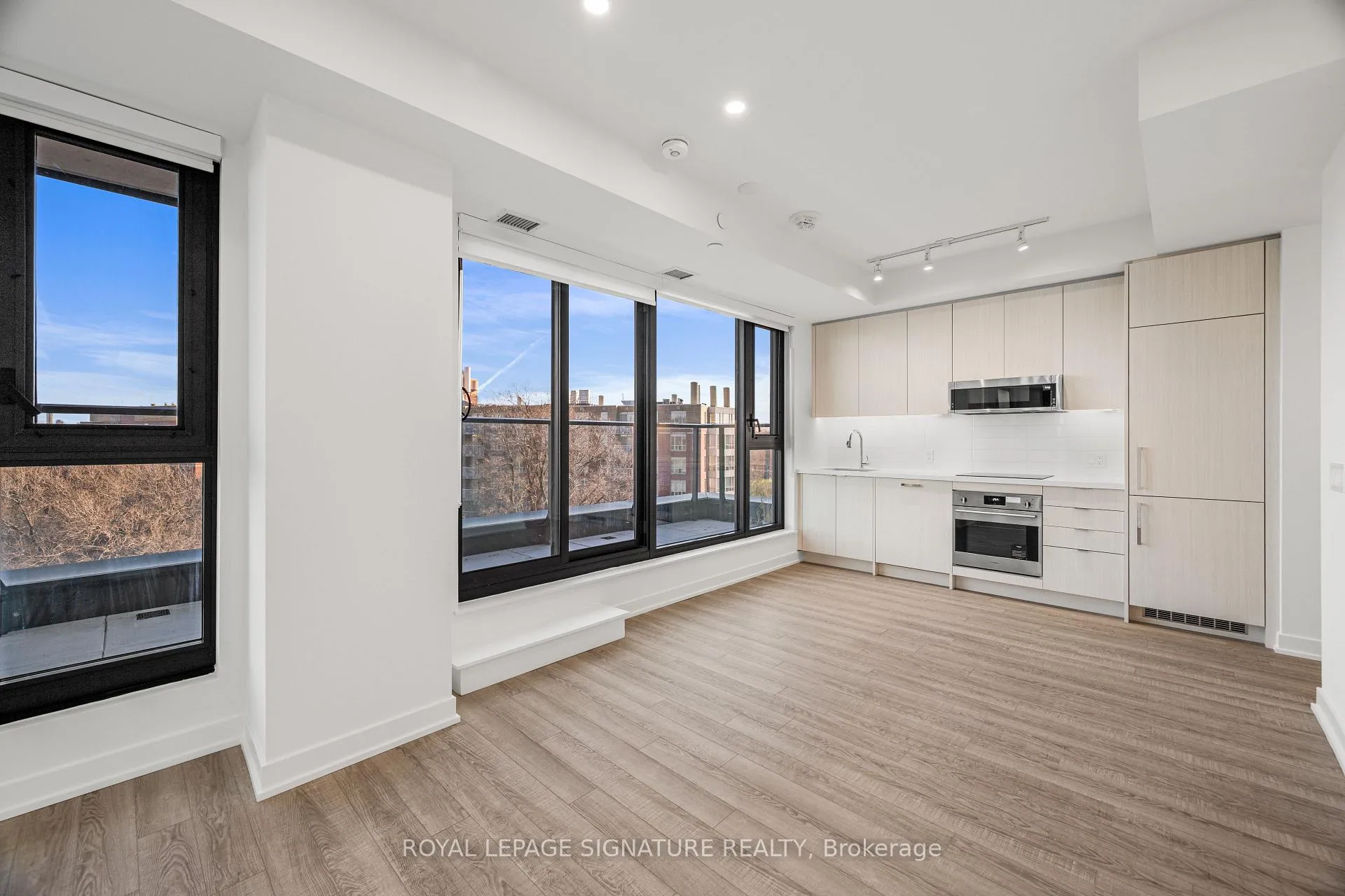 Photo 2 of Unit 609, 250 Lawrence Avenue W, Toronto, Lawrence Park North — HOMEH