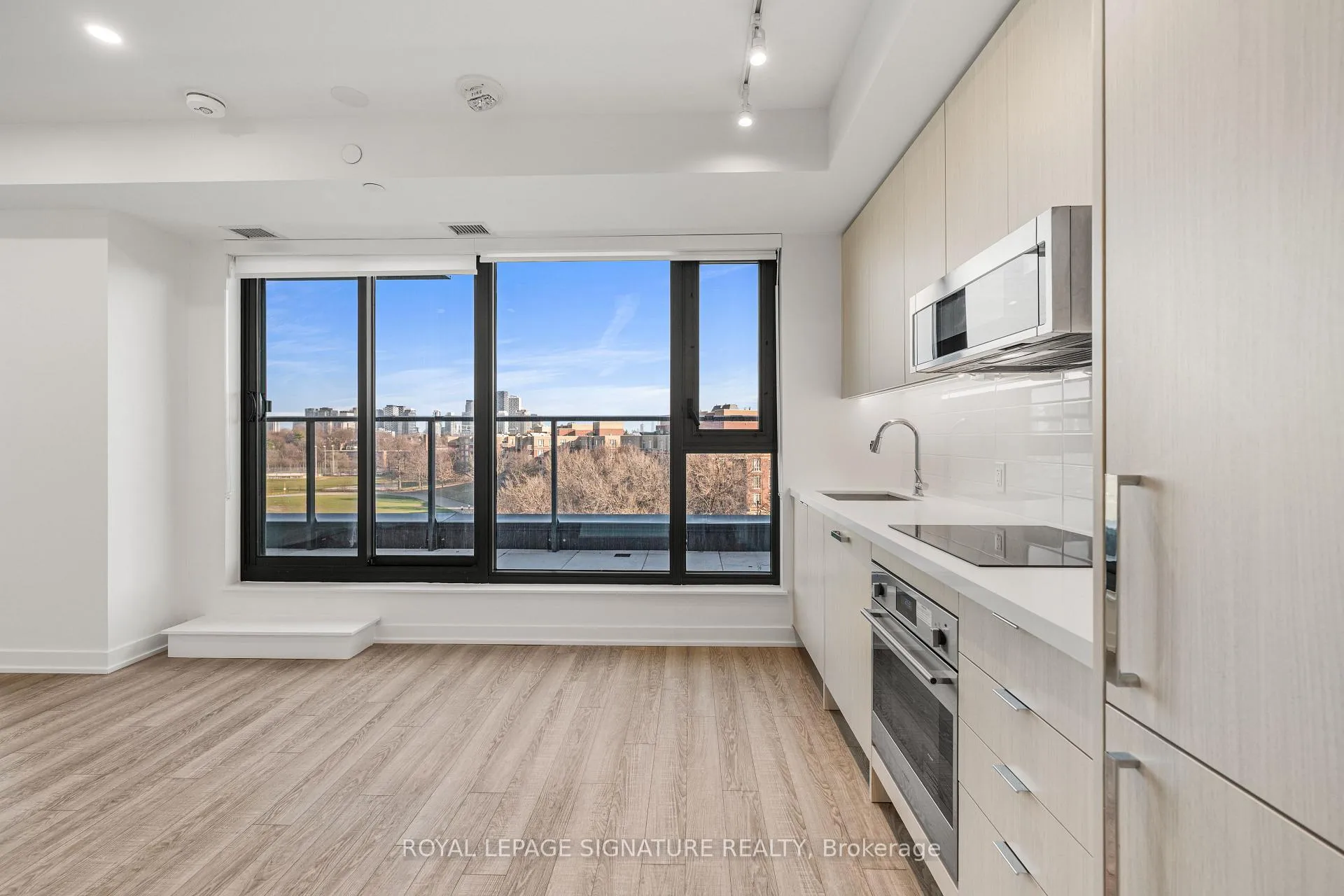 Photo 3 of Unit 609, 250 Lawrence Avenue W, Toronto, Lawrence Park North — HOMEH