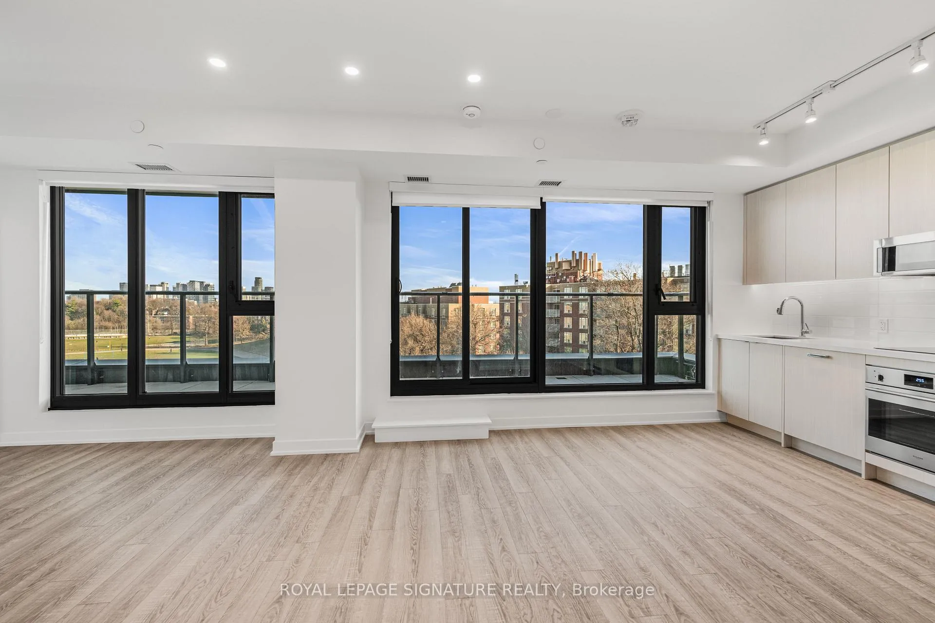 Photo 8 of Unit 609, 250 Lawrence Avenue W, Toronto, Lawrence Park North — HOMEH