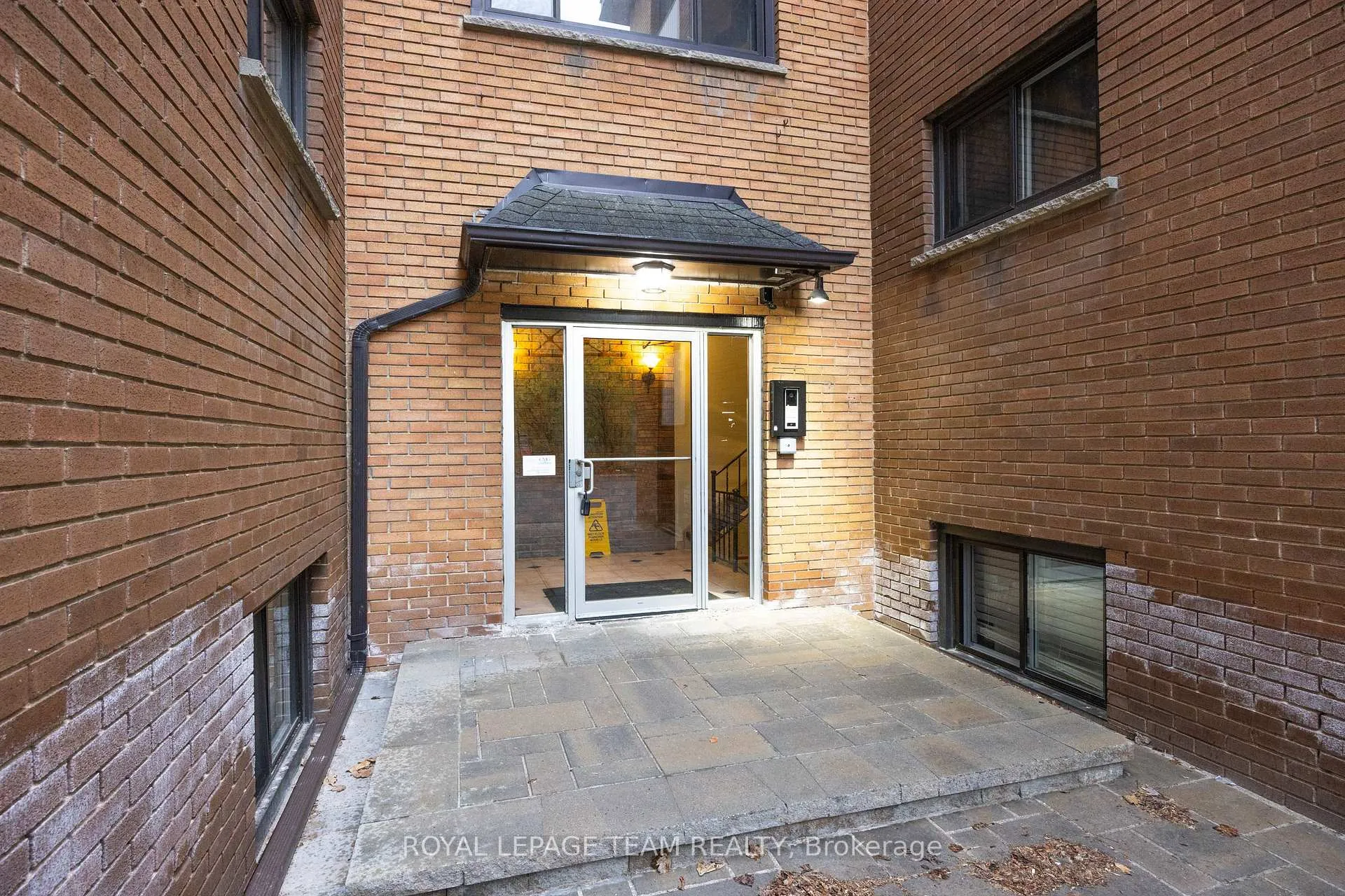 Photo 5 of Unit 6, 270 Beechwood Avenue, Ottawa, Vanier — HOMEH