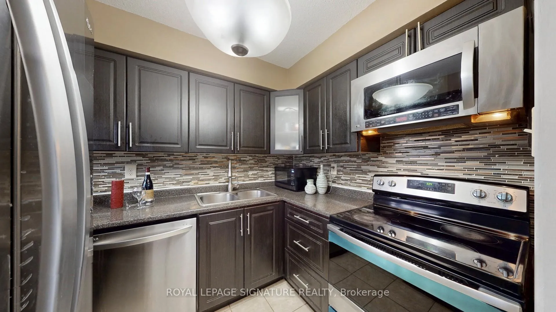 Photo 4 of Unit 307, 2901 Kipling Avenue, Etobicoke, Mount Olive-Silverstone-Jamestown — HOMEH