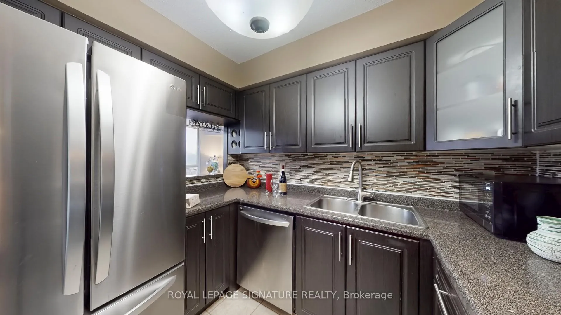 Photo 5 of Unit 307, 2901 Kipling Avenue, Etobicoke, Mount Olive-Silverstone-Jamestown — HOMEH