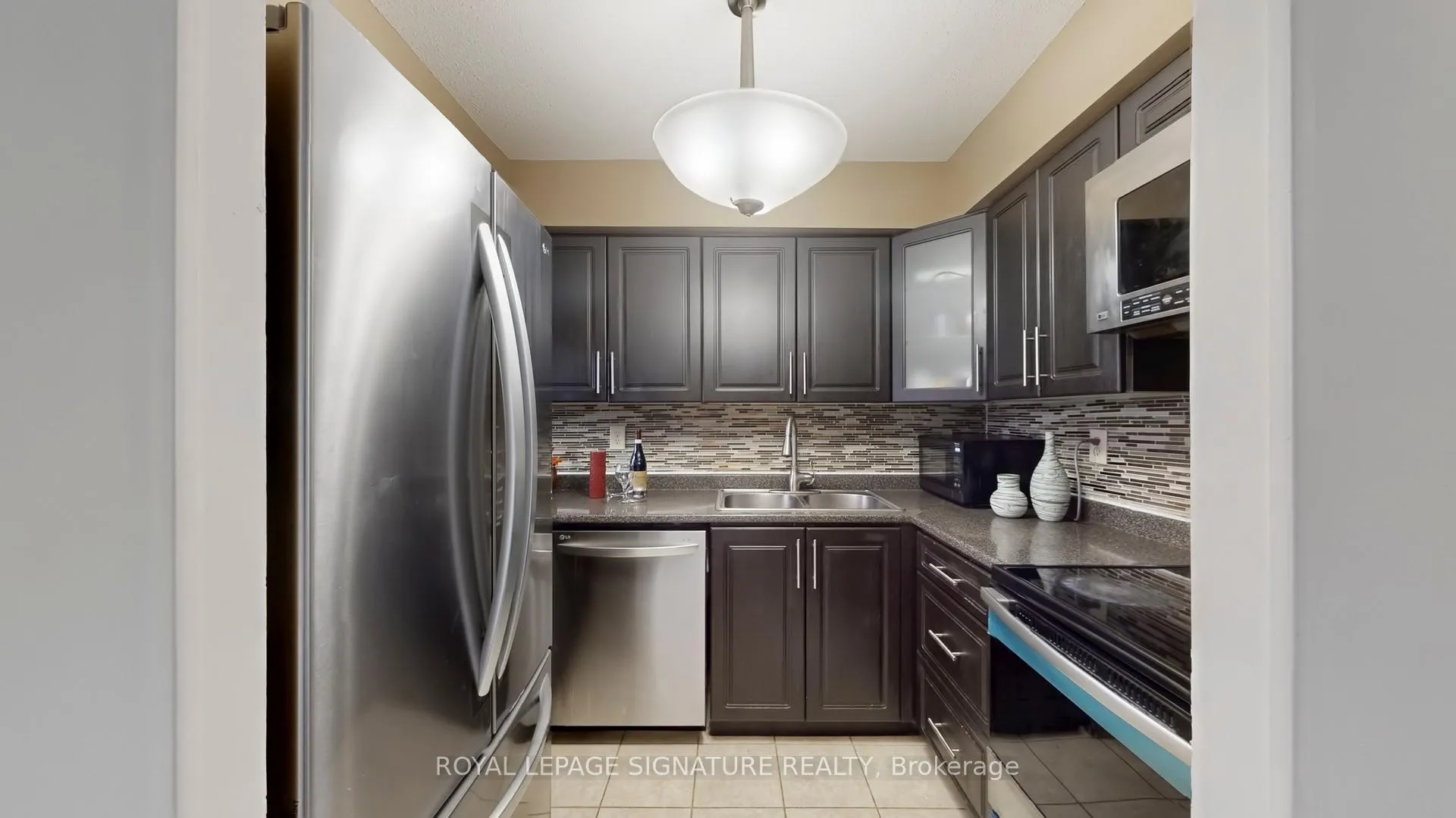 Photo of Unit 307, 2901 Kipling Avenue