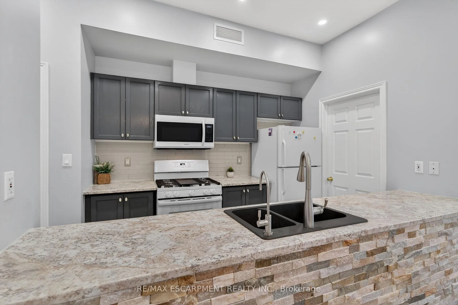 Photo 19 of Unit 4, 60 Natalia Avenue, Hamilton, Twenty Place — HOMEH