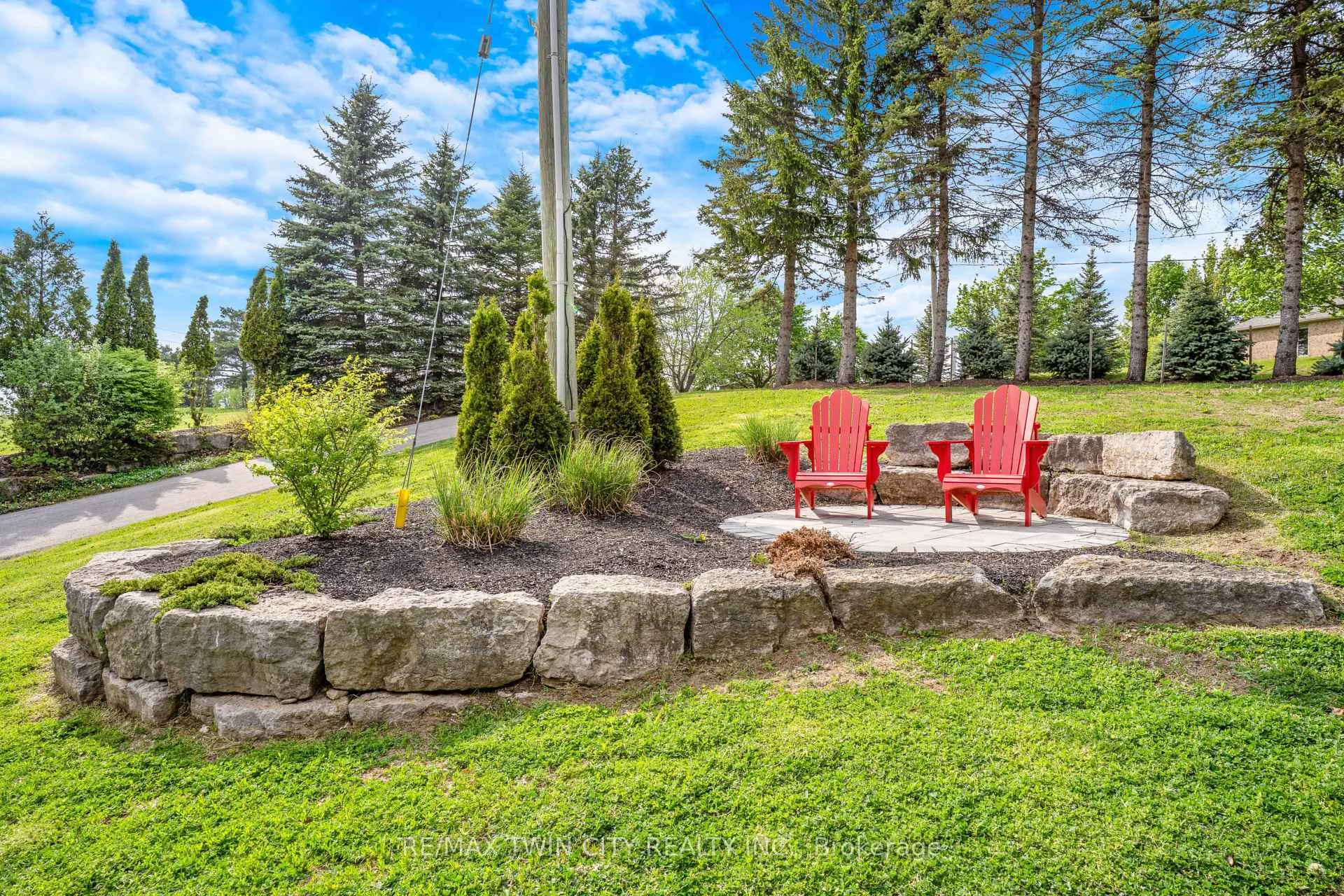 Photo 2 of 1279 Maple Manor Road, North Dumfries — HOMEH