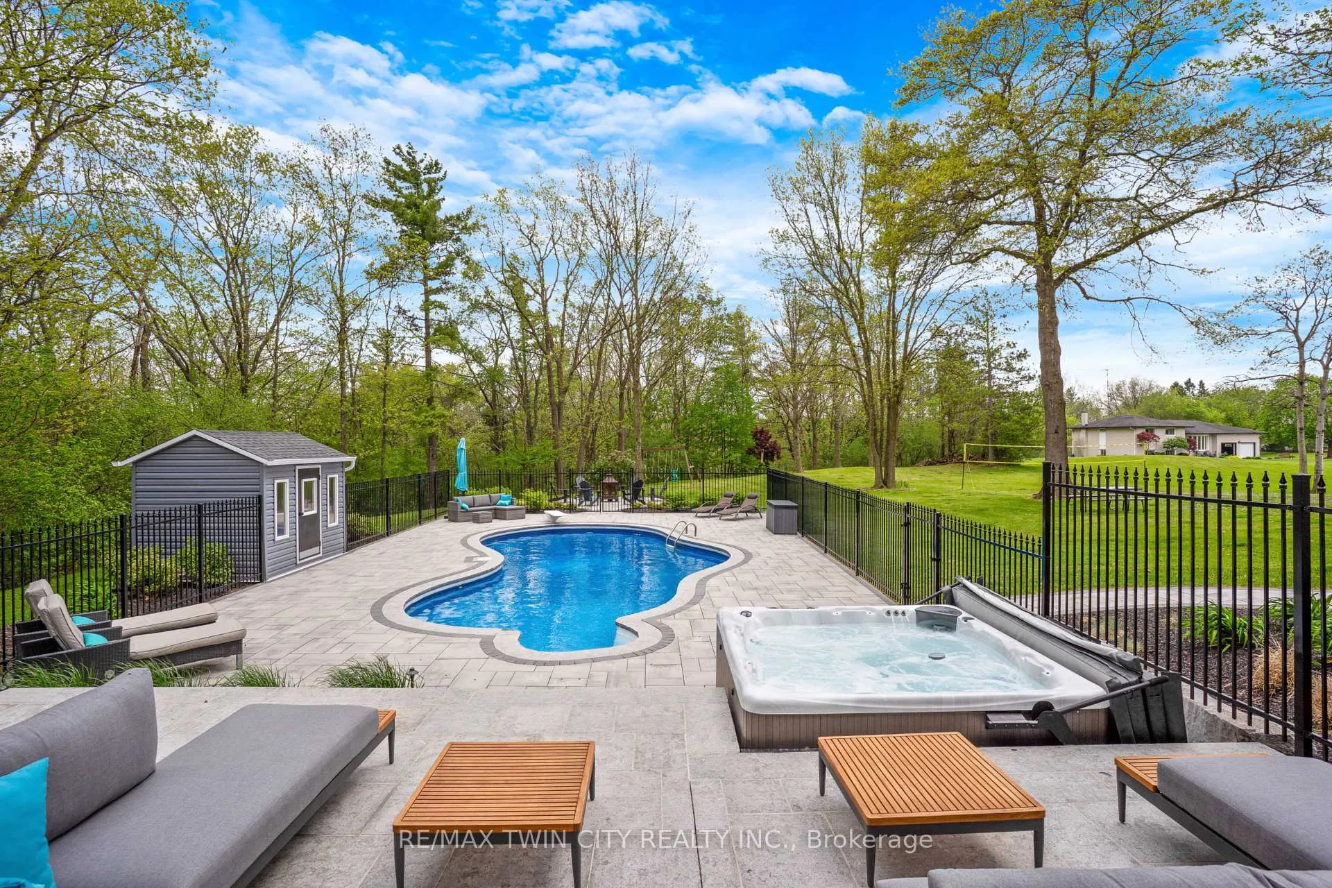 Photo 3 of 1279 Maple Manor Road, North Dumfries — HOMEH