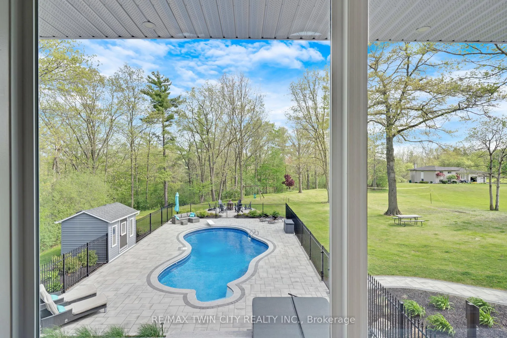 Photo 8 of 1279 Maple Manor Road, North Dumfries — HOMEH