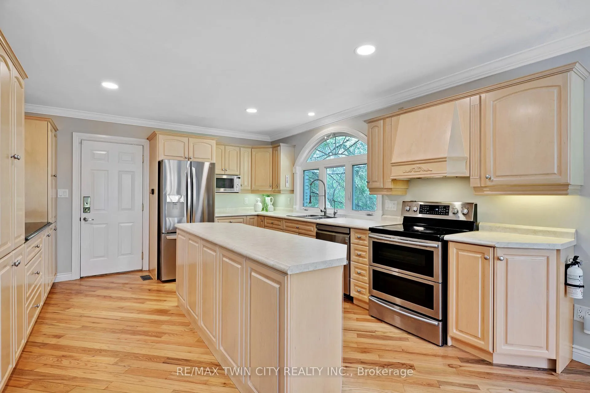 Photo 12 of 1279 Maple Manor Road, North Dumfries — HOMEH