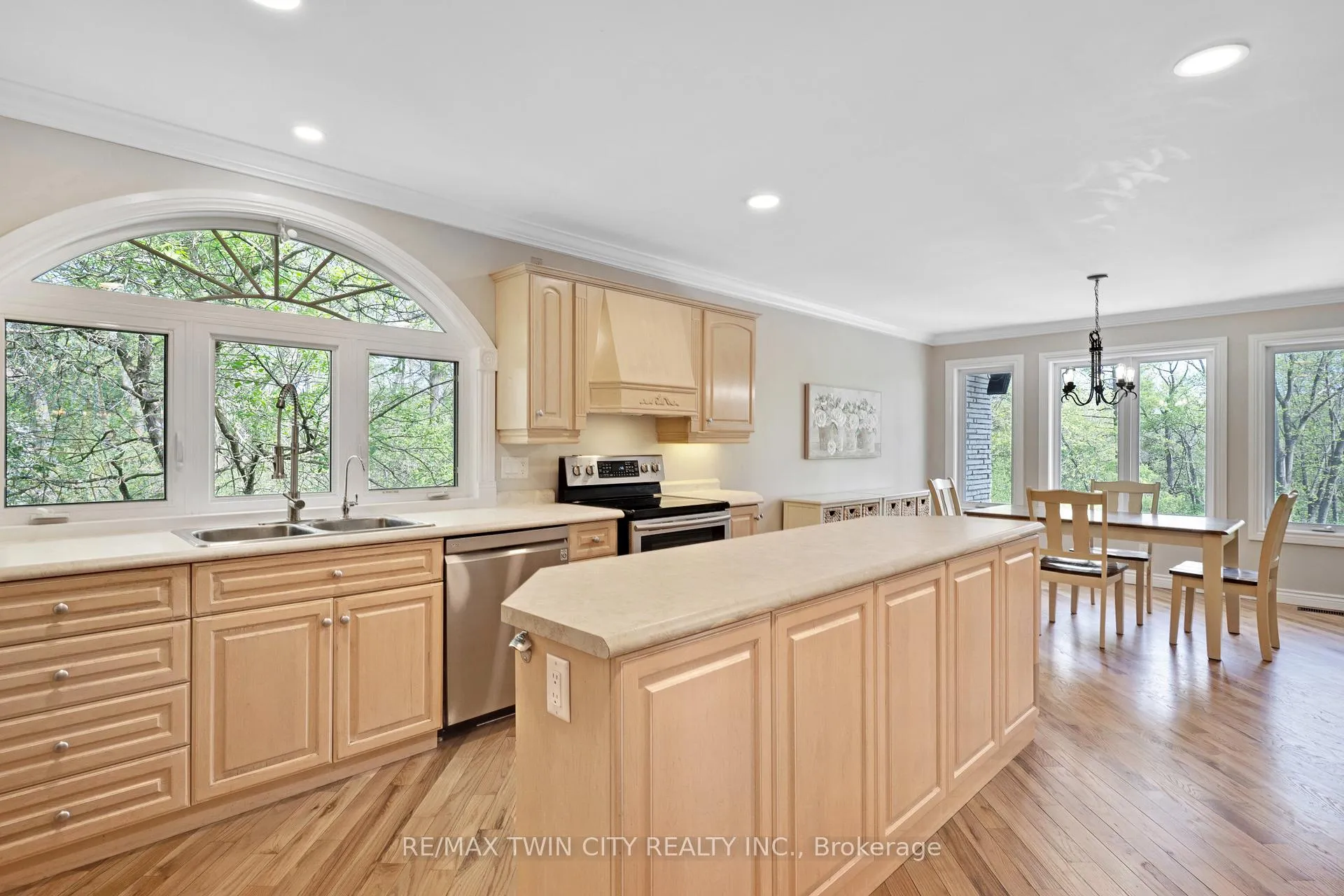 Photo 13 of 1279 Maple Manor Road, North Dumfries — HOMEH