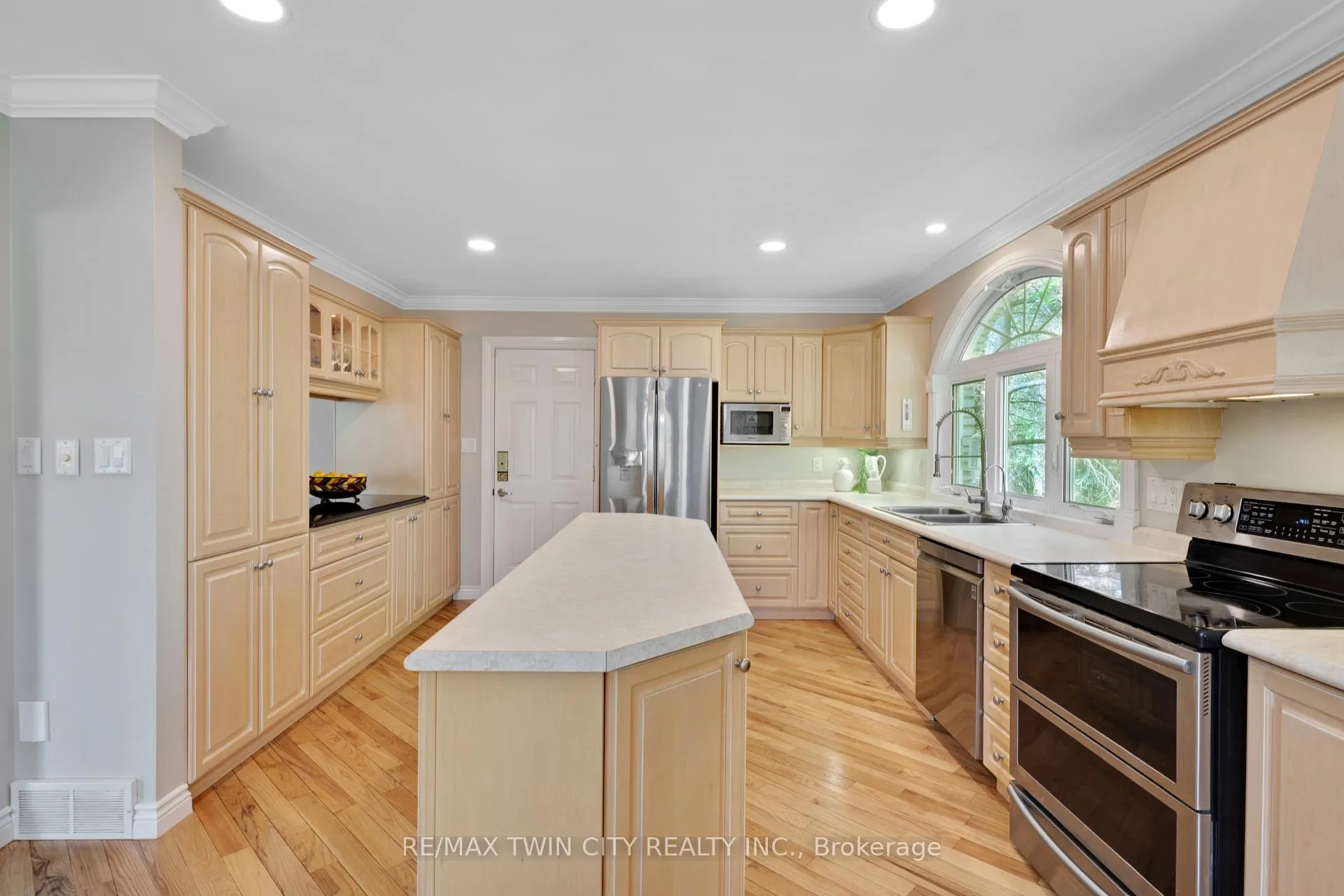 Photo 14 of 1279 Maple Manor Road, North Dumfries — HOMEH