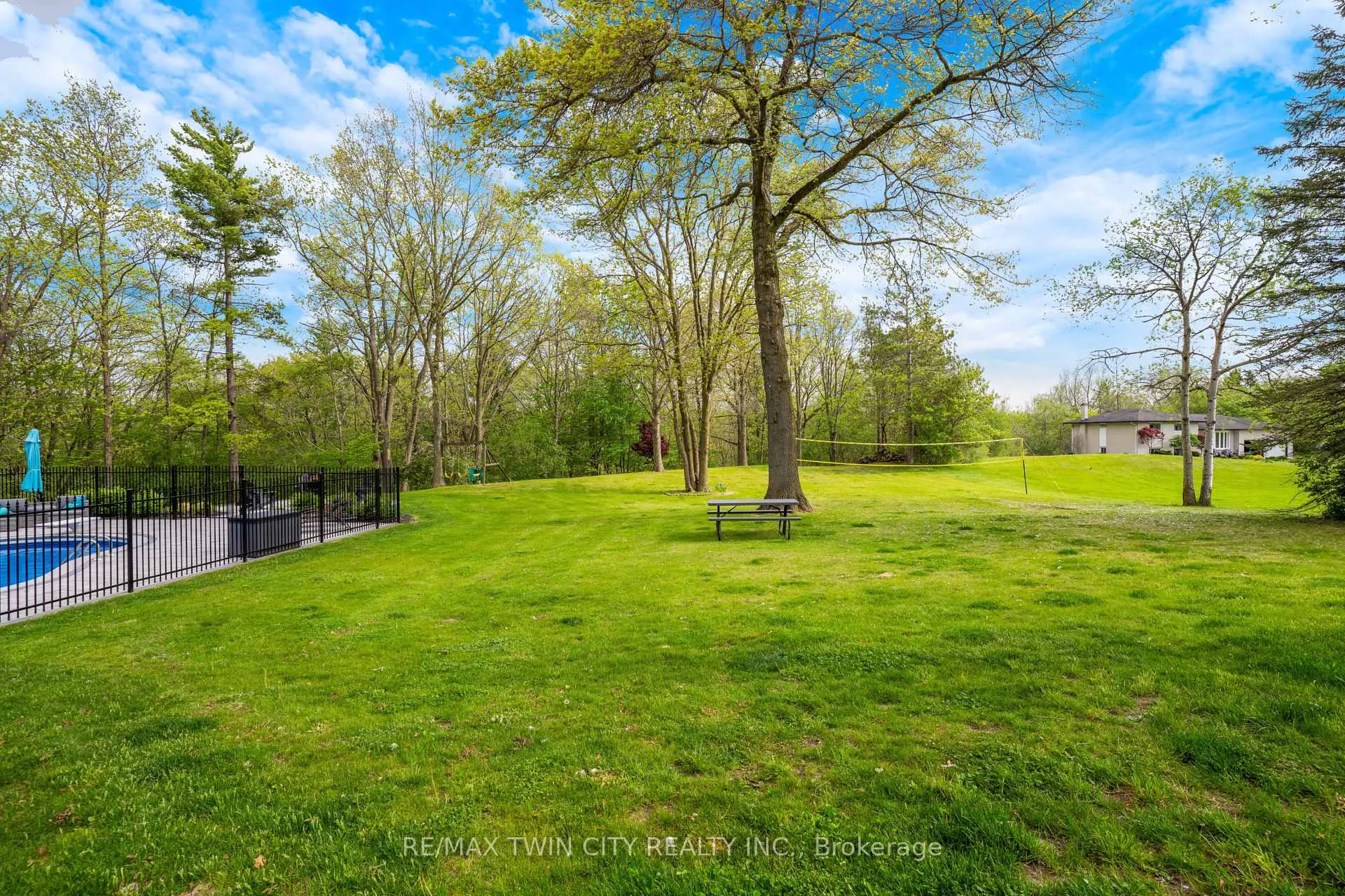 Photo 37 of 1279 Maple Manor Road, North Dumfries — HOMEH