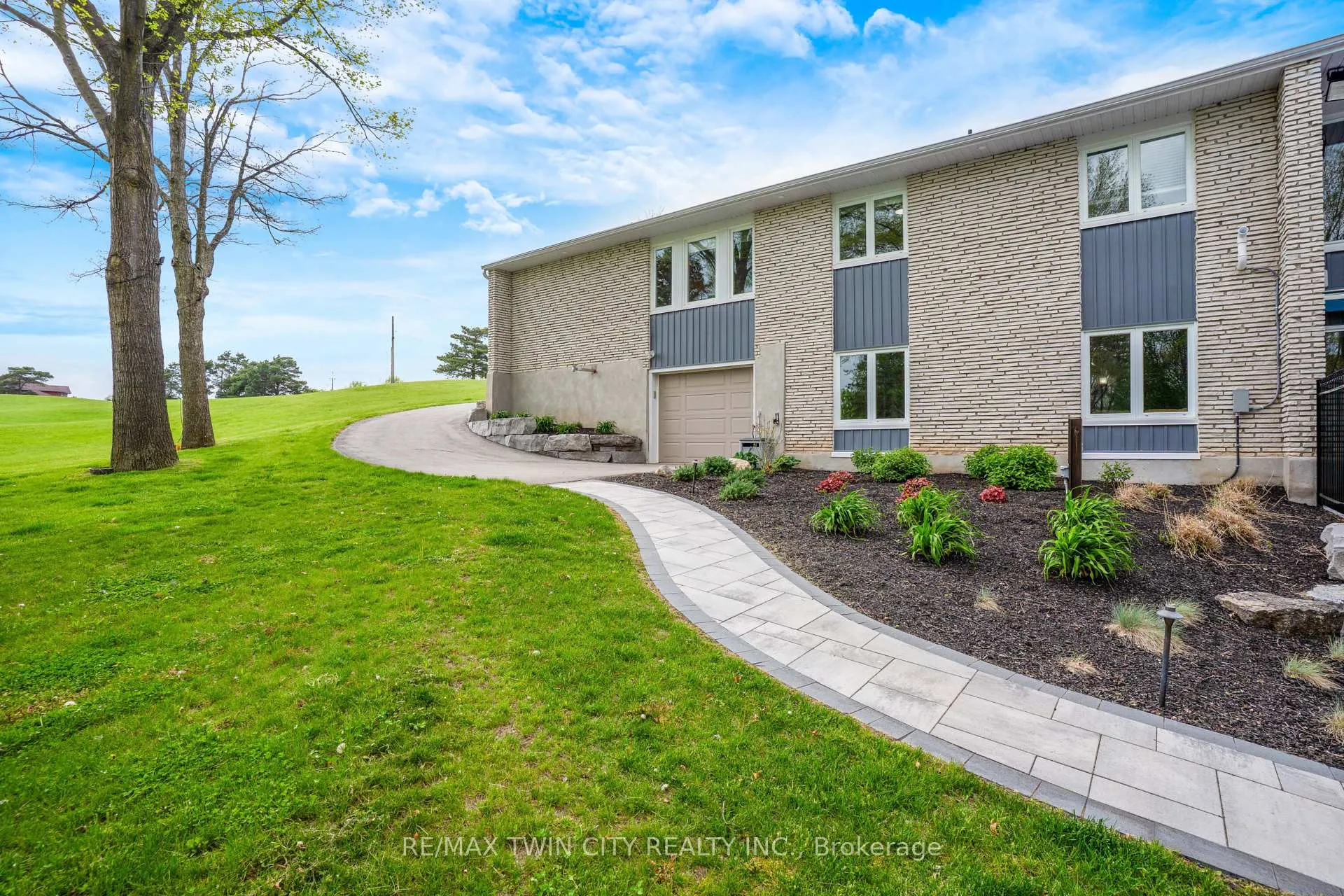 Photo 38 of 1279 Maple Manor Road, North Dumfries — HOMEH
