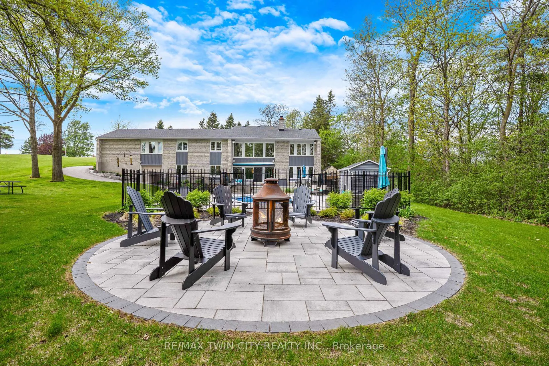 Photo 40 of 1279 Maple Manor Road, North Dumfries — HOMEH