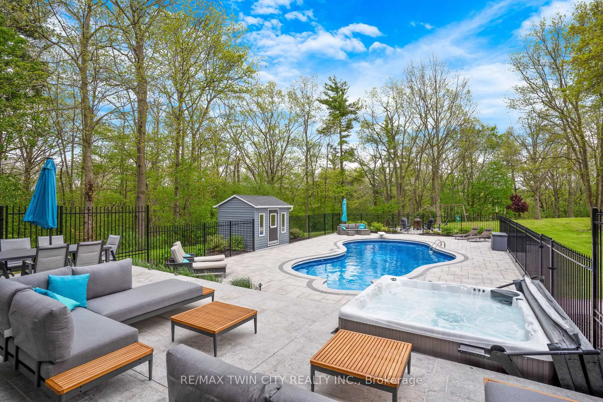 Photo 43 of 1279 Maple Manor Road, North Dumfries — HOMEH