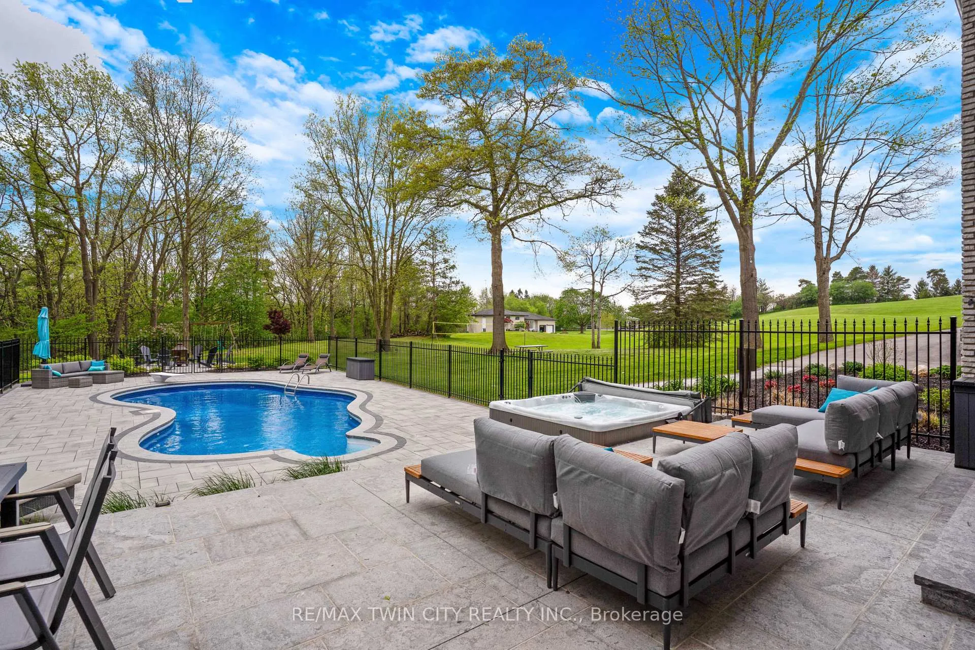 Photo 44 of 1279 Maple Manor Road, North Dumfries — HOMEH