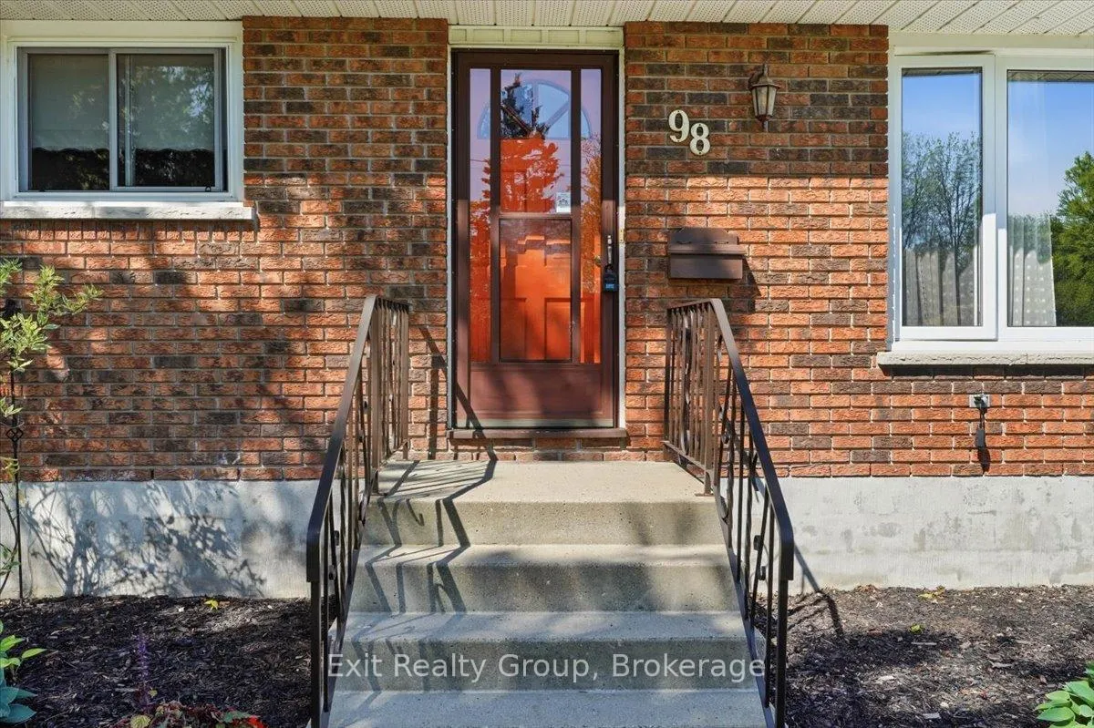 Photo 3 of 98 Division Street S, Brighton — HOMEH