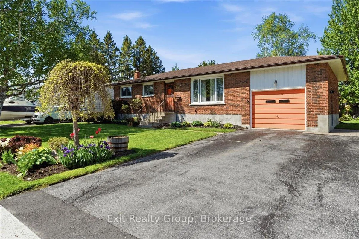 Photo 40 of 98 Division Street S, Brighton — HOMEH