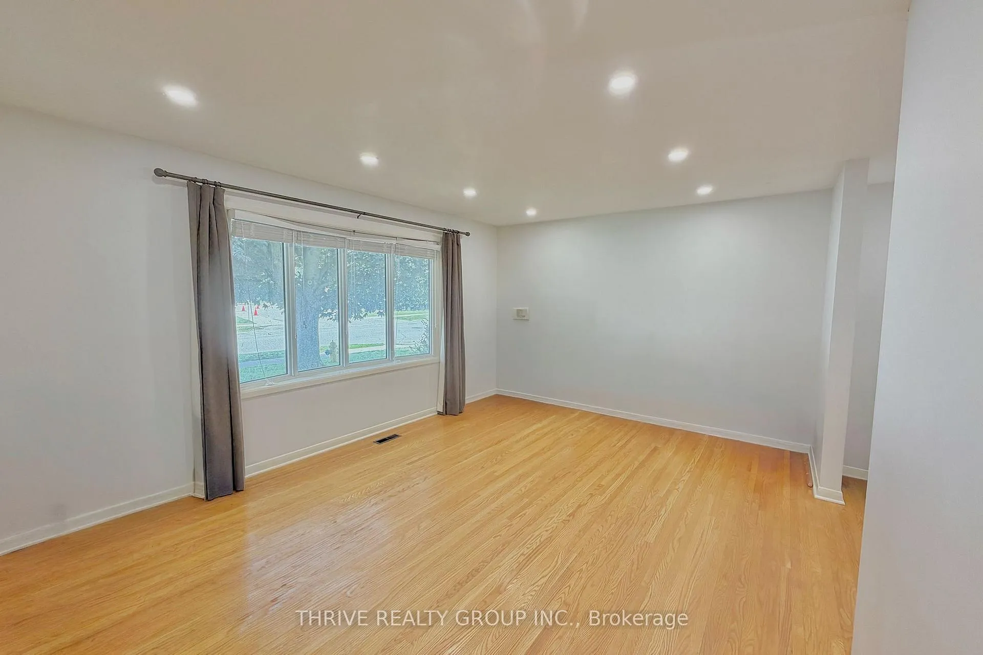Photo 5 of Unit Upper, 1449 Glenora Drive, London, North H — HOMEH